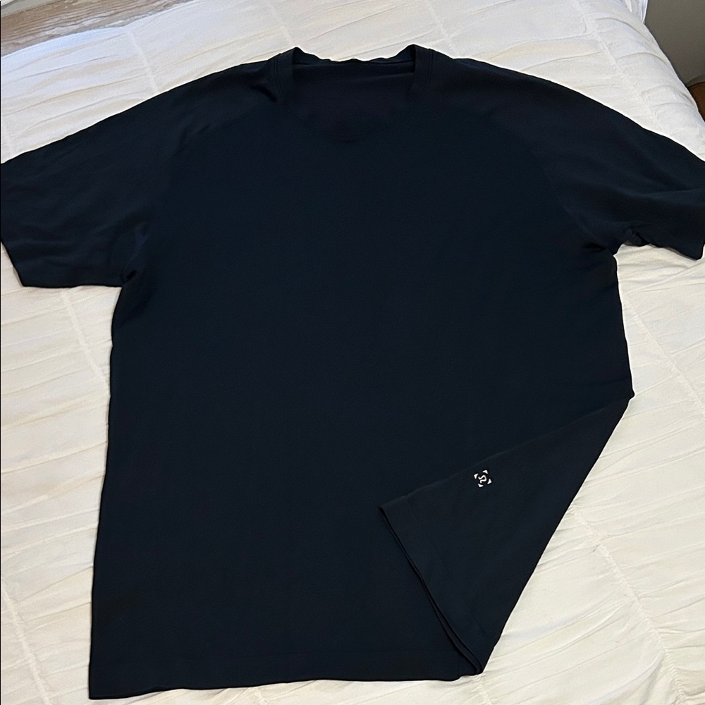 lululemon athletica Men's Dark Tee